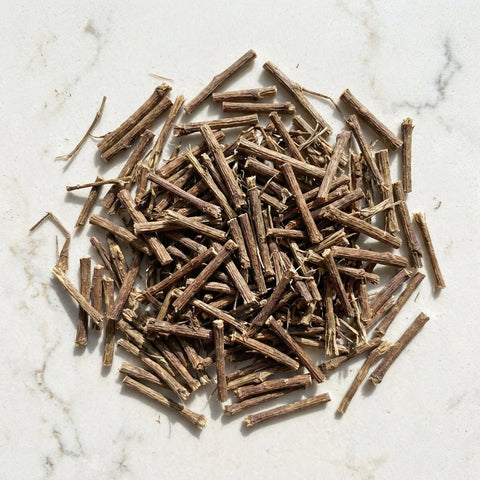 QUEUES DE CERISE COUPÉES pédoncule fructifère rouge